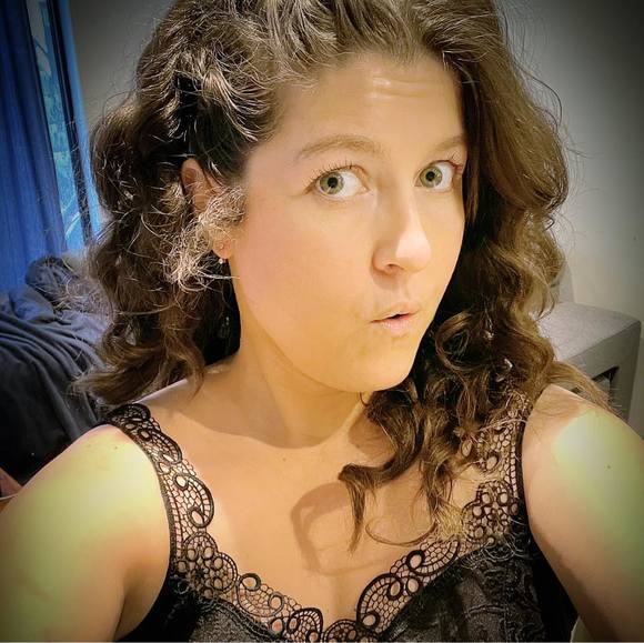 Meet your Posher, Christine - Picture 1 of 1